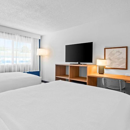Spark By Hilton Modesto Buitenkant foto