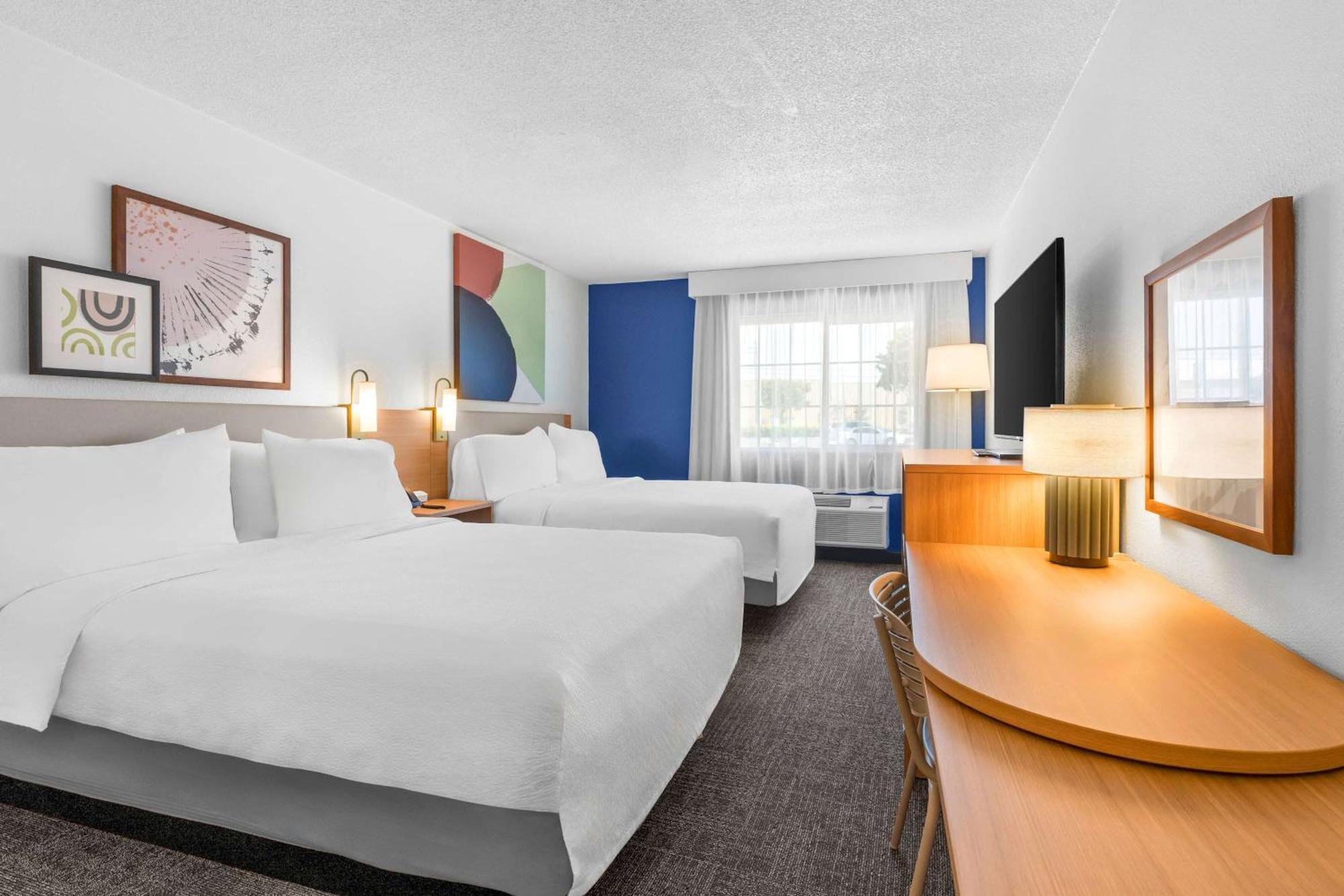 Spark By Hilton Modesto Buitenkant foto