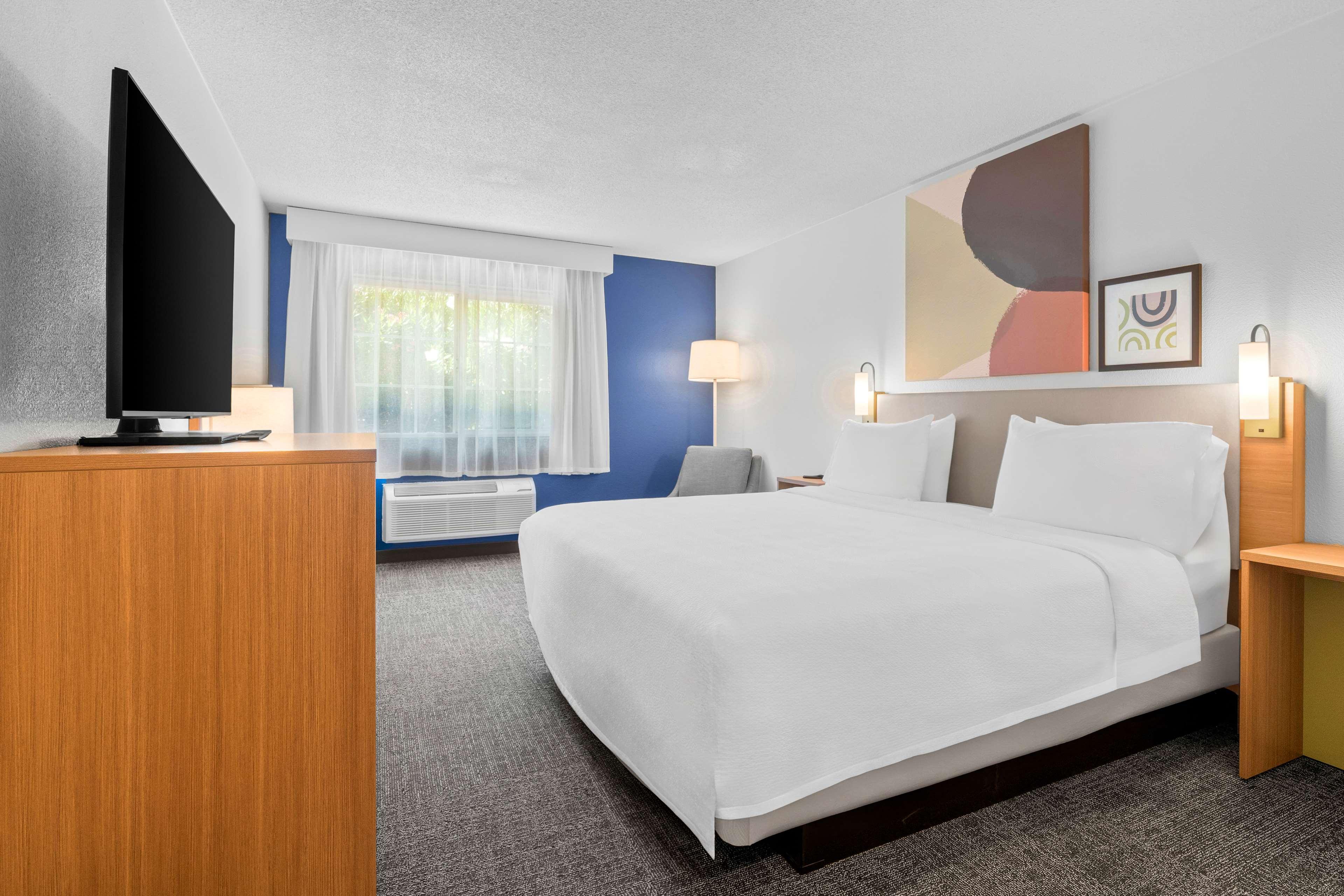 Spark By Hilton Modesto Buitenkant foto